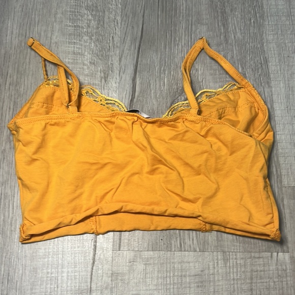 Princess Polly crop top - Picture 2 of 3